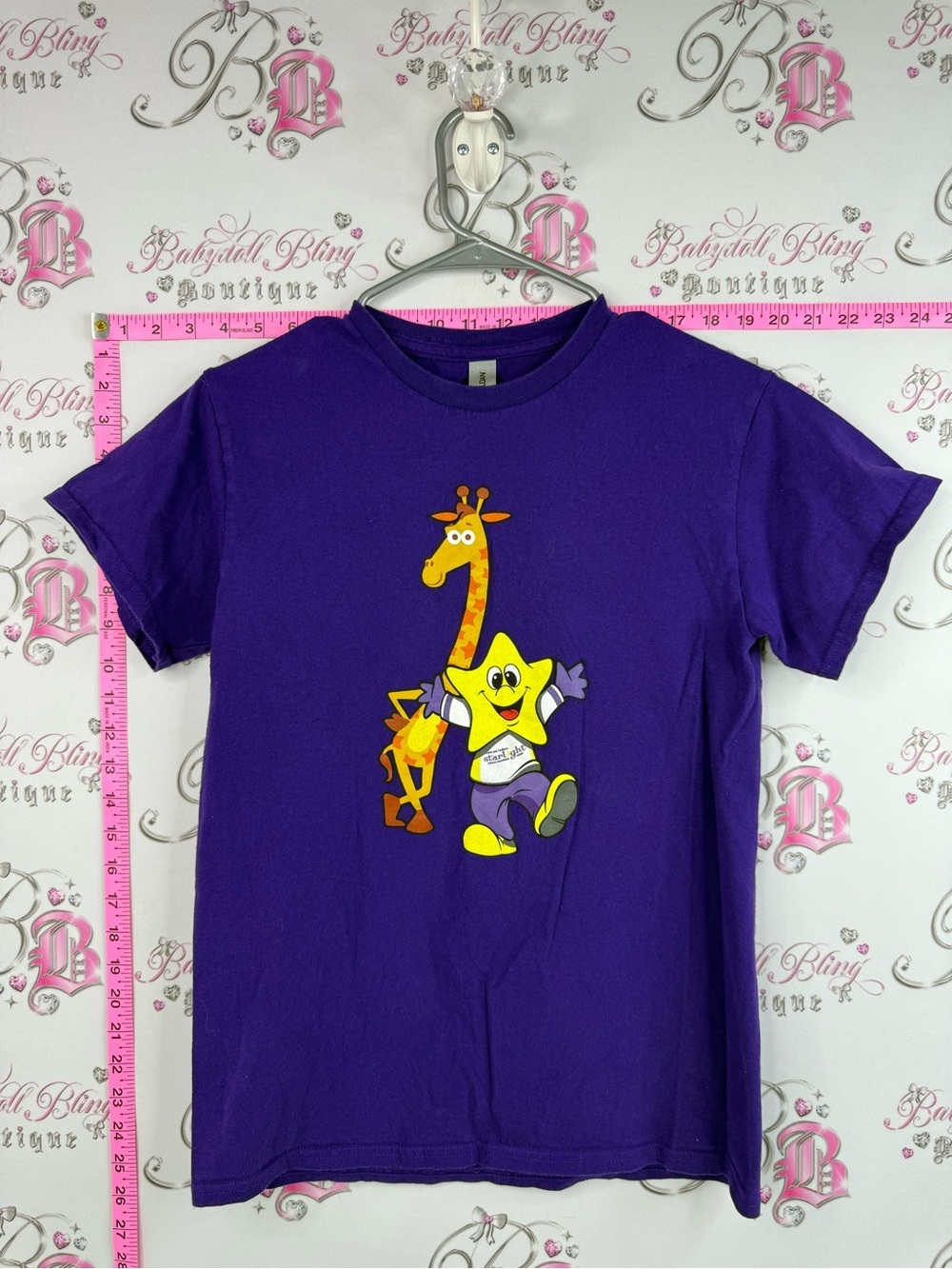 Gildan toys r us T-shirt 25 Purple Tee with Yellow Star Orange Giraffe Graphic